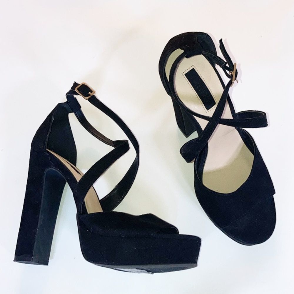 Forever 21 Black heels Sz 6 1/2